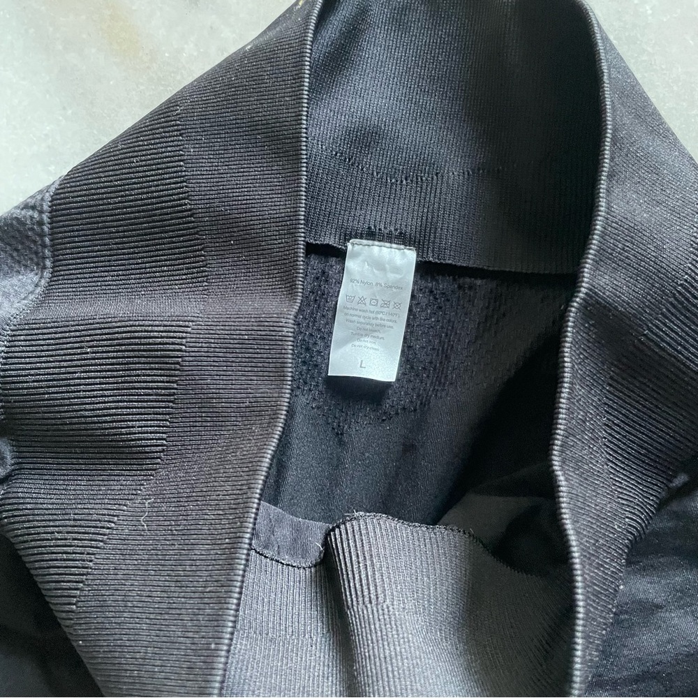 Black Women's Seamless Shorts size L - Picture 2 of 3